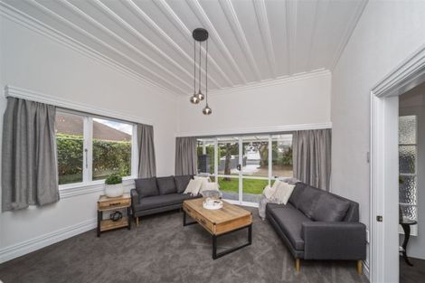 Photo of property in 36 Tawhiti Road, Hawera, 4610