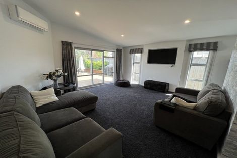Photo of property in 30 Peter Hall Drive, Kelvin Grove, Palmerston North, 4414