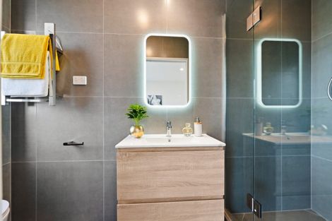 Photo of property in 8e Nedlands Place, Burswood, Auckland, 2013