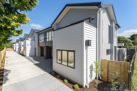 Photo of property in 14a River Road, Te Atatu Peninsula, Auckland, 0610