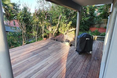 Photo of property in 21 Springwater Vale, Unsworth Heights, Auckland, 0632