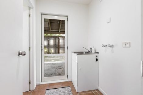 Photo of property in 18b Holiday Road, Stanmore Bay, Whangaparaoa, 0932