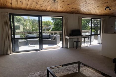 Photo of property in 16 Emlyn Place, Torbay, Auckland, 0630