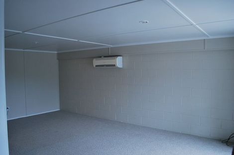 Photo of property in 5 Beaudine Avenue, Glenfield, Auckland, 0629