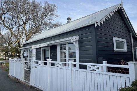 Photo of property in 2 Chaucer Road, Hospital Hill, Napier, 4110