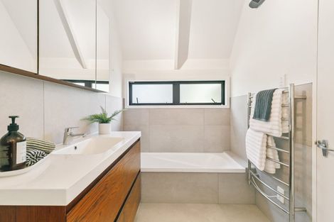 Photo of property in 8f4 Elphinstone Avenue, Strathmore Park, Wellington, 6022