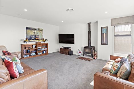 Photo of property in 8 Matai Grove, Greytown, 5712