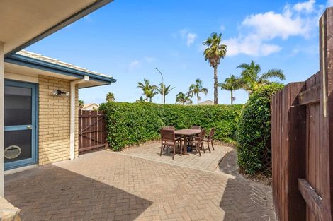 Photo of property in 10 Sandhurst Drive, Papamoa Beach, Papamoa, 3118