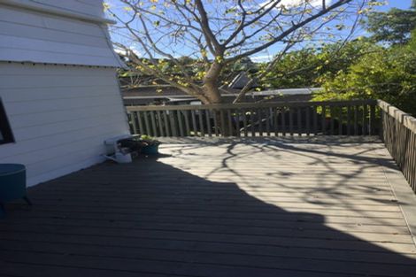 Photo of property in 1/70 Ayton Drive, Totara Vale, Auckland, 0629