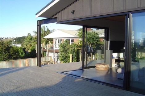 Photo of property in 26 Surf Road, Stanmore Bay, Whangaparaoa, 0932
