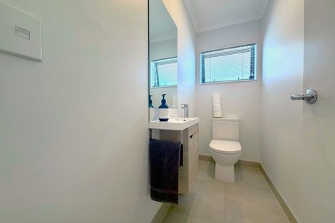 Photo of property in 43 Pepene Avenue, Takanini, 2112