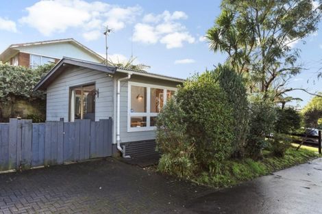 Photo of property in 3 Kemp Road, Massey, Auckland, 0614