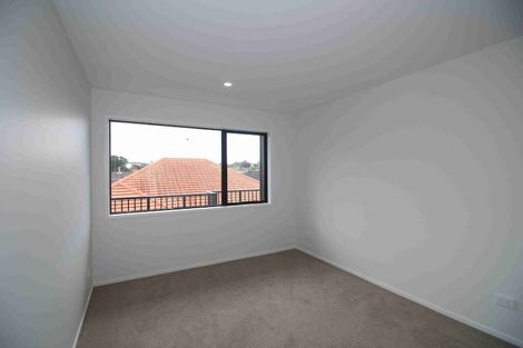 Photo of property in 122a Bucklands Beach Road, Bucklands Beach, Auckland, 2012