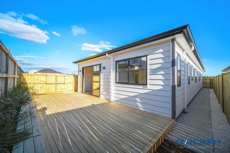 Photo of property in 43 Tributary Parade, Karaka, 2113