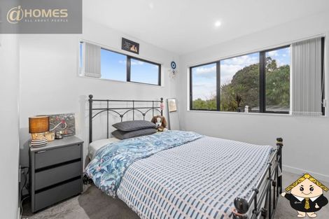 Photo of property in 5e Beach Road, Te Atatu Peninsula, Auckland, 0610