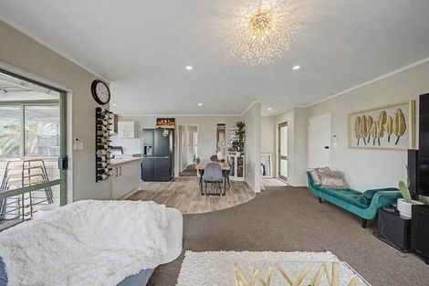 Photo of property in 2/24 Mcquarrie Avenue, Wattle Downs, Auckland, 2103