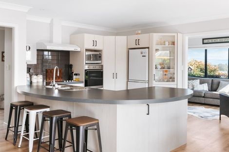 Photo of property in 16 Olive Close, Omokoroa, 3114