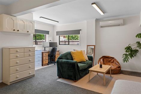 Photo of property in 15 Sonning Place, Redwood, Christchurch, 8051