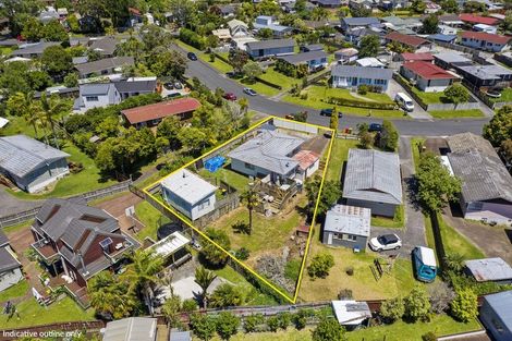 Photo of property in 13 Pipitea Place, Massey, Auckland, 0614