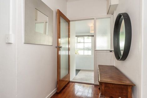 Photo of property in 281 Queens Drive, Lyall Bay, Wellington, 6022