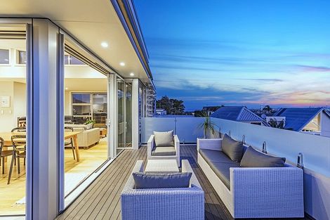 Photo of property in 49 Seaview Road, Castor Bay, Auckland, 0620