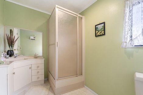 Photo of property in 3 Lantana Road, Green Bay, Auckland, 0604