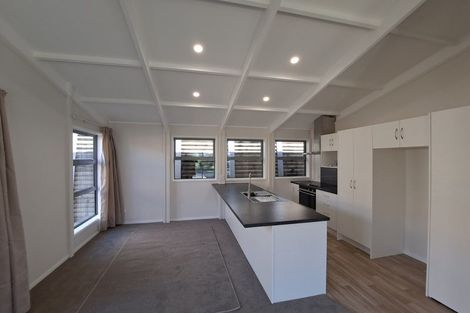 Photo of property in 62 Seaview Road, Marfell, New Plymouth, 4310
