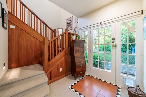 Photo of property in 46 Fortification Road, Karaka Bays, Wellington, 6022