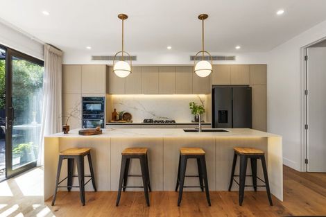 Photo of property in 21 Oscar Road, Greenhithe, Auckland, 0632