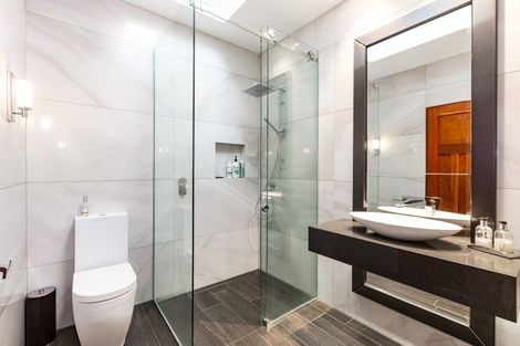 Photo of property in 2 Glen Road, Kelburn, Wellington, 6012