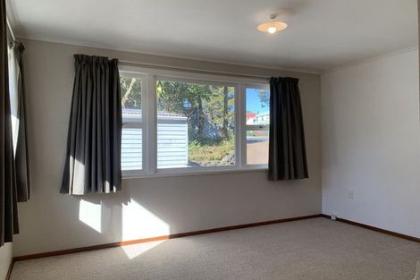 Photo of property in 50 Edmonton Road, Henderson, Auckland, 0612