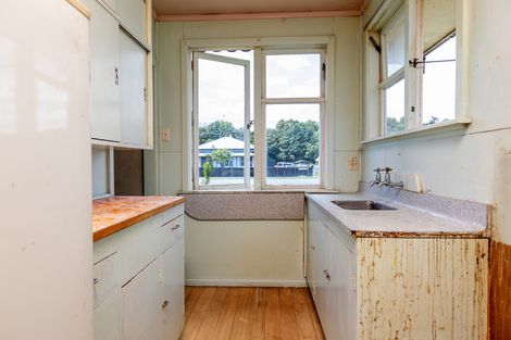 Photo of property in 43 Oxford Street, Tawa, Wellington, 5028