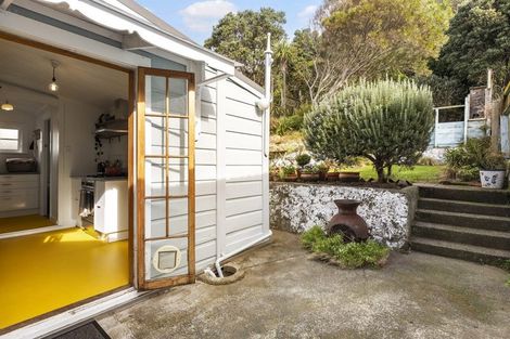 Photo of property in 176 Sutherland Road, Lyall Bay, Wellington, 6022