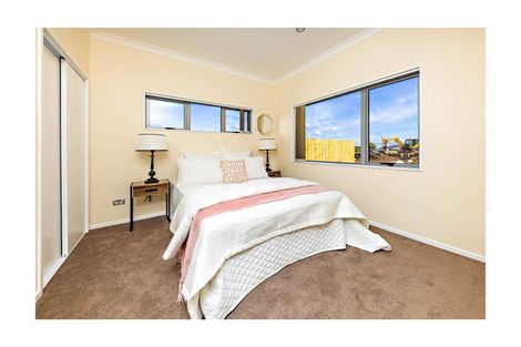 Photo of property in 43a Senator Drive, Manurewa, Auckland, 2105