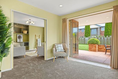 Photo of property in 64 Willowview Drive, Redwood, Christchurch, 8051