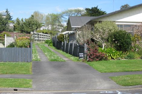 Photo of property in 1a Caledonia Place, Highlands Park, New Plymouth, 4312