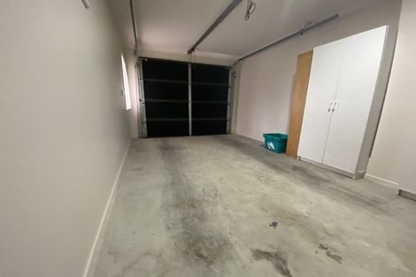 Photo of property in 2 Stella Grove, Newlands, Wellington, 6037