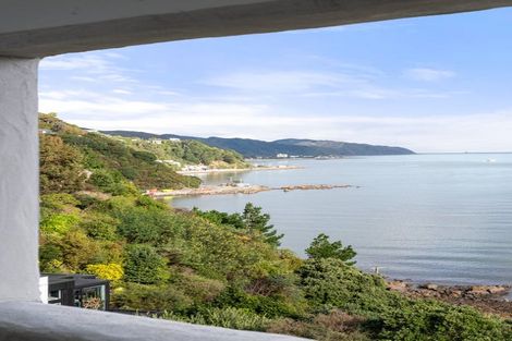 Photo of property in 5 Rangiuru Road, Mahina Bay, Lower Hutt, 5013