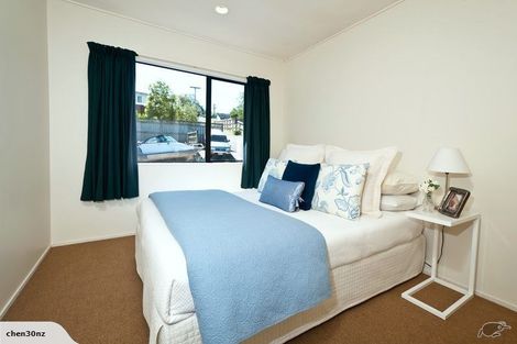 Photo of property in 52 Carlisle Road, Browns Bay, Auckland, 0630