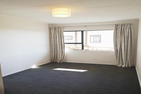 Photo of property in 2/1 Landsdale Place, Massey, Auckland, 0614