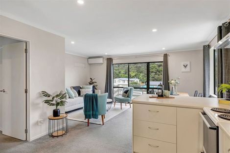 Photo of property in 64 Omapere Street, Whitby, Porirua, 5024