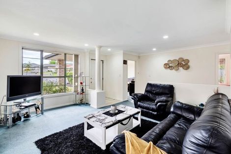 Photo of property in 12 Parkcrest Drive, Henderson, Auckland, 0612