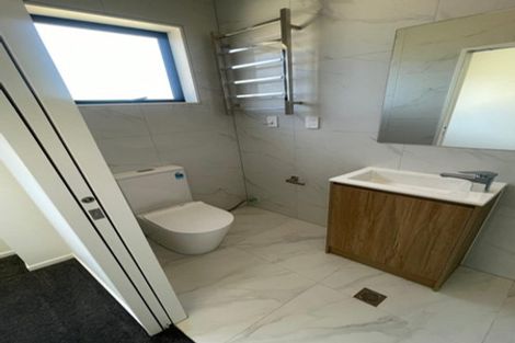 Photo of property in 18a Crestview Rise, Papakura, 2110