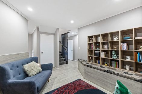 Photo of property in 2/2 Forsythe Place, Massey, Auckland, 0614