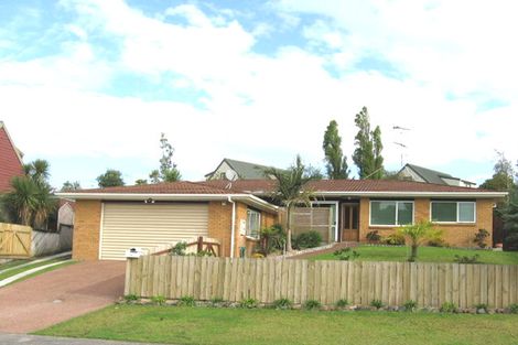 Photo of property in 68 Granville Drive, Massey, Auckland, 0614