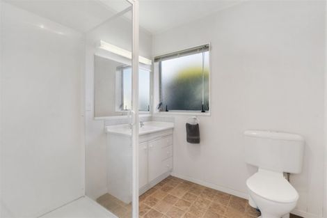 Photo of property in 156 Lakeside Drive, Orewa, 0931