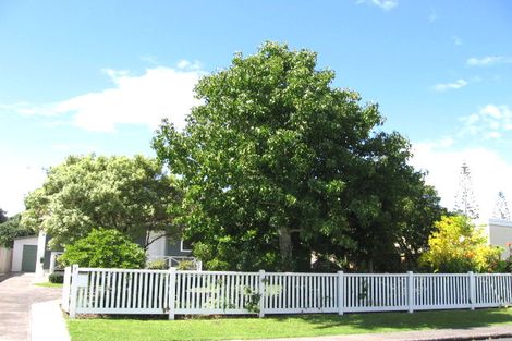 Photo of property in 7 Sylvia Road, Hillcrest, Auckland, 0627