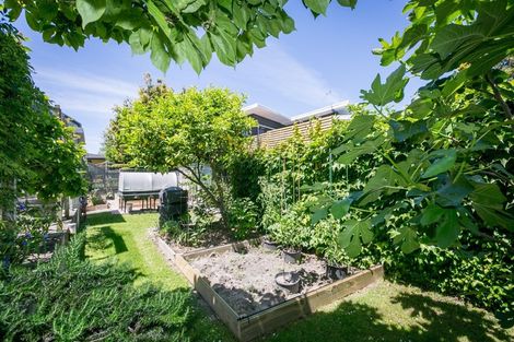 Photo of property in 2 Matthews Place, Taradale, Napier, 4112