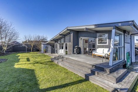 Photo of property in 2 Watson Place, Rangiora, 7400