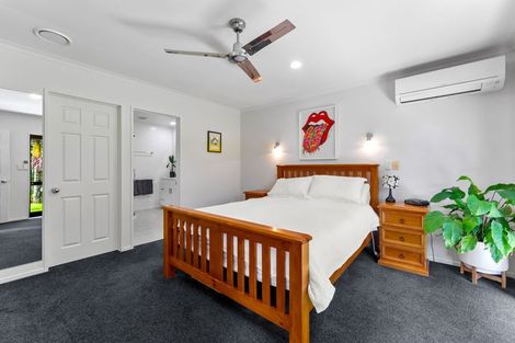 Photo of property in 257 Kaipara Road, Papakura, 2582